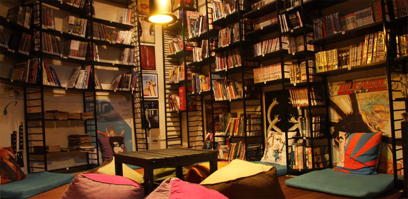 Thiết kế quán cafe sách với nội thất bệt giúp khách hàng thoải mái khi đọc sách.